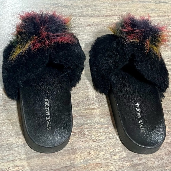 Steve Madden plush slides with multicolored Pom - Picture 2 of 12